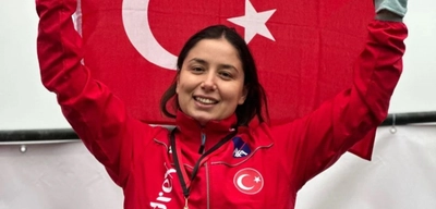 Bengisu Avcı, Buz Yüzme Şampiyonası'nda Dünya Rekoru Kırdı