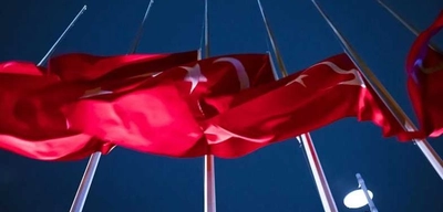 Kentlerde Bayraklar Yarıya İndirildi