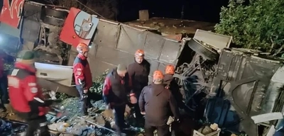 Antalya'da Yolcu Otobüsü Devrildi! 10'u Ağır 33 Yaralı