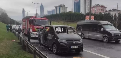 İstanbul TEM Otoyolu'nda Minibüs Yangını