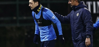 Mesut Özil'in İsmail Kartal'ı Tehdit Ettiği İddiasına Yalanlama