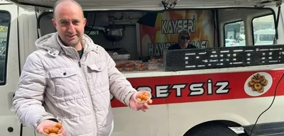 3 Yıl Süren Boşanma Davası Sonuçlandı: Eşinden Boşanan Adam Mutluluktan Lokma Döktürdü