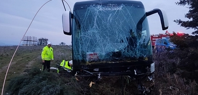 Yunanistan-İzmir Seferini Yapan Yolcu Otobüsü Gelibolu'da Şarampole Devrildi: 11 Yaralı