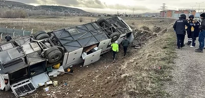 Sivas'ta Otobüs Kazası: 2 Ölü, 23 Yaralı