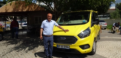 Antalya'da Taksisinde Unutulan 18 Bin 300 Euro'yu Sahibine Teslim Etti