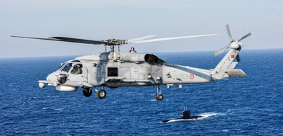 Deniz Kuvvetlerine Ait Helikopter Acil İniş Yaptı