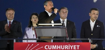 Özgür Özel'in CHP Pendik Mitinginde Gündeminde İmamoğlu ve Asgari Ücret Yer Aldı