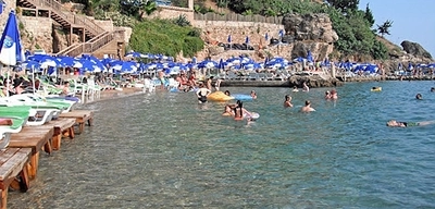 Antalya Mermerli Plajı'nda Şezlong Ücreti Gündem Oldu