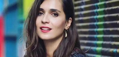 Meriç Aral'dan Karnı Burnunda Yeni Poz