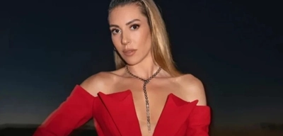 Sinem Kobal'dan Bikinili Paylaşım