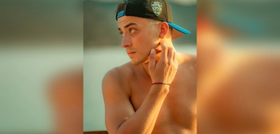Uzak Şehir'in Kaya'sı Atakan Özkaya'nın Tatil Pozları Sosyal Medyayı Salladı