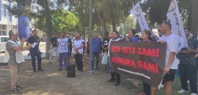 İzmir'de sağlık emekçilerinin iş bırakma eyleminde Memur-Sen'e tepki: Göstermelik kararlara karnımız tok