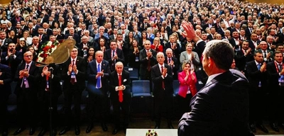 CHP'de Olağanüstü Kurultay: Özel Yeniden Başkan Seçildi, A Takımı Belli Oldu!