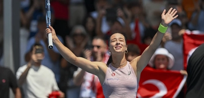 Zeynep Sönmez'den Melbourne'de Tarihi Zafer: Avustralya Açık'ta Bir İlk!