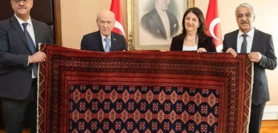 Devlet Bahçeli Kilim Olayı Nedir? Öcalan'dan Sürpriz Hediye, Bahçeli'den Net Tavır!