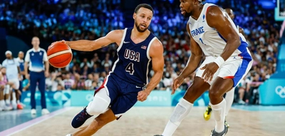 Stephen Curry NBA'in En Skorer İlk 20 İsmi Arasına Girdi