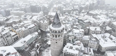 İstanbul'da Kar ve Soğuk Hava Etkisini Sürdürüyor: Pazartesi Okullar Tatil mi?
