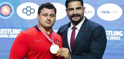 Rıza Kayaalp Altın Madalya Kazandı
