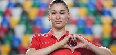 Aysel Önder'den Kadınlar Günü'nde İki Dünya Şampiyonluğu Birden!