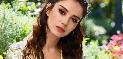 Özge Gürel'den Cannes Pozları