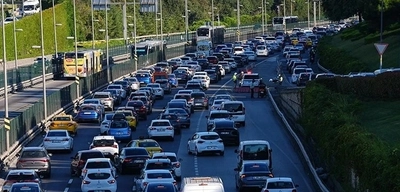 İstanbul'da Bayram Dönüşü Trafik Felç Oldu