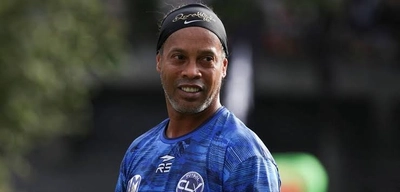 Ronaldinho 11 Yıl Sonra Sahalara Dönüyor