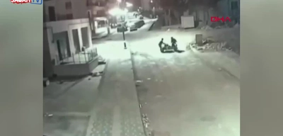 Motosikletle Geldiler, İş Yerini Soydular: 3 Hırsız Kamerada