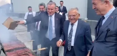 AKP'nin Sucuk Mangal Keyfine Tepkiler Yağıyor: 'Yiyin Efendiler Yiyin'