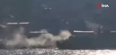 İstanbul Boğazı'nda Korku Dolu Anlar: Tur Teknesinde Yangın!