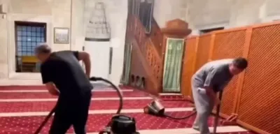 Mesut Özil'in Cami Temizliği Sosyal Medyada İlgi Odağı Oldu
