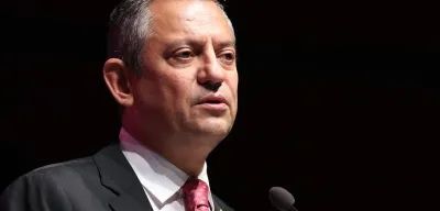 Özgür Özel'in avukatlık mesleğine dair açıklaması olay yarattı! Özel'e bir tepki de Rezan Epözdemir'den geldi