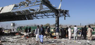 Pakistan'da Tren İstasyonunda Bombalı Saldırı: 20 Ölü!