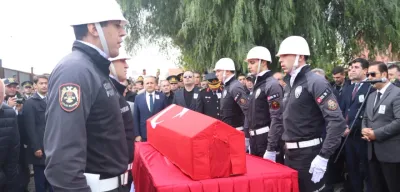 Şehit Polis Mehmet Tozun'un Cenazesinde Yürek Burkan Detay: 4 Yaşındaki Kızının Babasına Son Bakışı