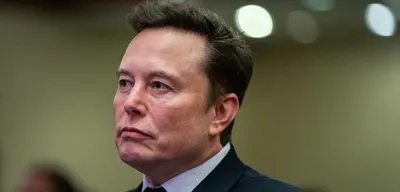 Elon Musk Liverpool'u Satın Alacak İddiası: Baba Musk'tan Açıklama Geldi