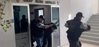 Polis Olduklarını Söyleyip Binlerce Lira Gasbettiler!