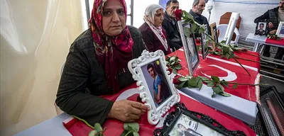 Diyarbakır Annelerinden Evlatlarına Çağrı: "Suriye Kurtulduysa, Siz de PKK'dan Kurtulun Gelin"