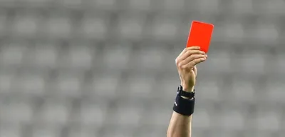 Kırmızı Kart Görüp Hakemi Bıçaklamıştı: Genç Sporcu Futboldan Ömür Boyu Men Edildi