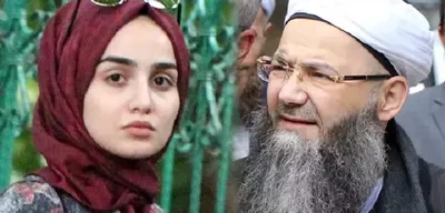 Cübbeli Ahmet Hoca'nın Kızından Trafik İhlali