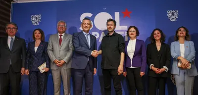 Özgür Özel'den Gündeme Dair Sert Mesajlar: "En Büyük Risk AK Parti'nin Rantçı Anlayışı"