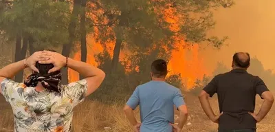 Antalya ve Karabük'te Orman Yangınları: Yerleşim Yerleri Tahliye Edildi