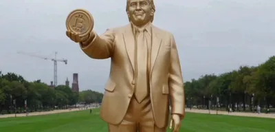 Trump'ın Bitcoin Heykeli Orada Sergileniyor