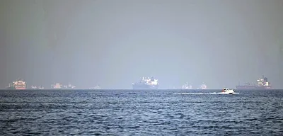 Hürmüz Boğazı'nda bir tankerin vurulduğu duyuruldu