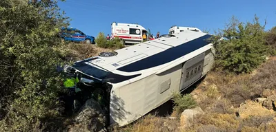 İzmir Menderes'te Otobüs ile Otomobil Çarpıştı: 2 Ölü
