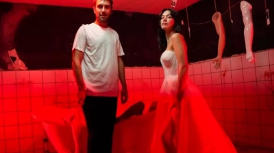 Hazal Subaşı ve Ulaş Tuna Astepe'den İsyan Ettiren Poz: "İkinci Uraz Vakası!"