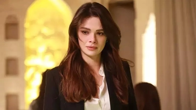 Görenler Onları İkiz Sanıyor: Uzak Şehir'in Alya'sı Sinem Ünsal'ın Kardeşiyle Olan Benzerliği Dikkat Çekti