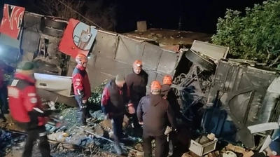 Antalya'da Yolcu Otobüsü Devrildi! 10'u Ağır 33 Yaralı