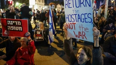 İsrail, Hamas'la yeni ateşkes görüşmeleri öncesinde Gazze'ye hava saldırısı düzenledi