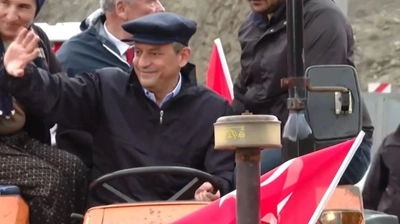 CHP'nin Yozgat'taki Mitingine Özgür Özel Traktörle Geldi