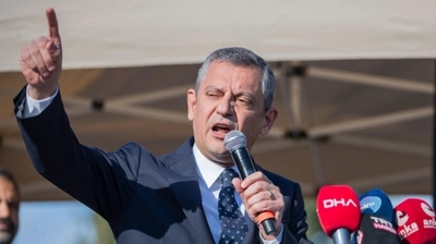 Özgür Özel'den İmamoğlu Pankartı Tepkisi: "Tepemin Tasını Attırmasın..."