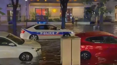 Fransa'da Sel Felaketi Can Aldı! Polis, Titanic Müziğiyle Devriye Attı!